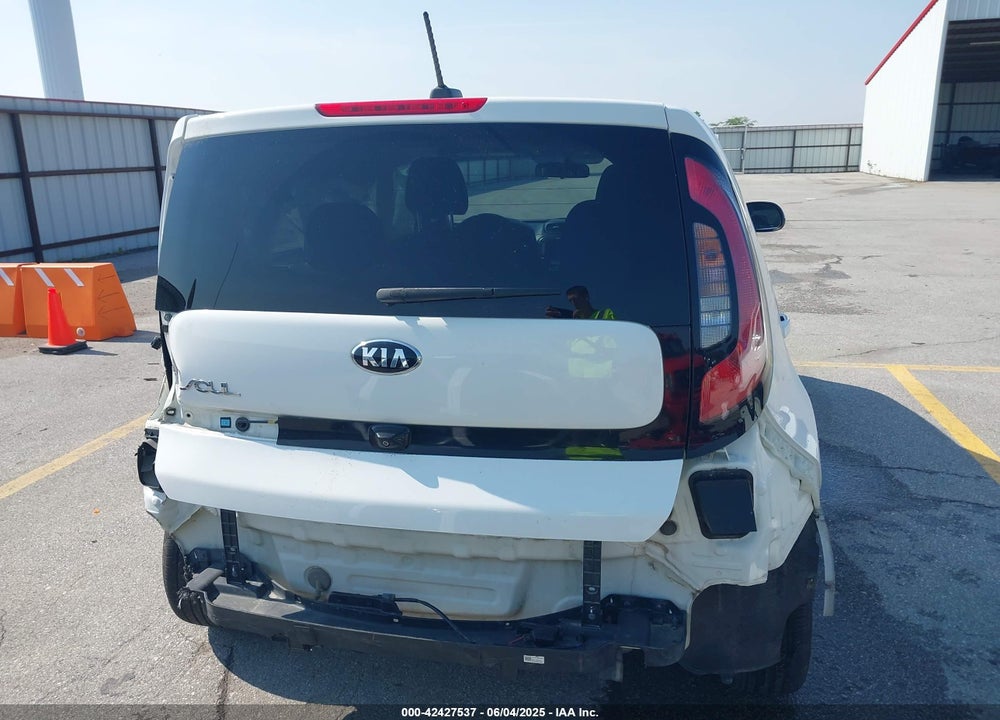 2018 KIA SOUL VIN: KNDJN2A26J7532184