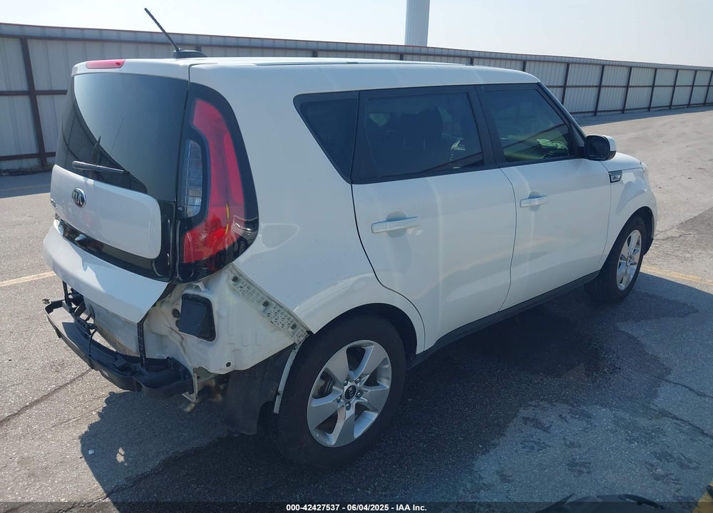 2018 KIA SOUL VIN: KNDJN2A26J7532184