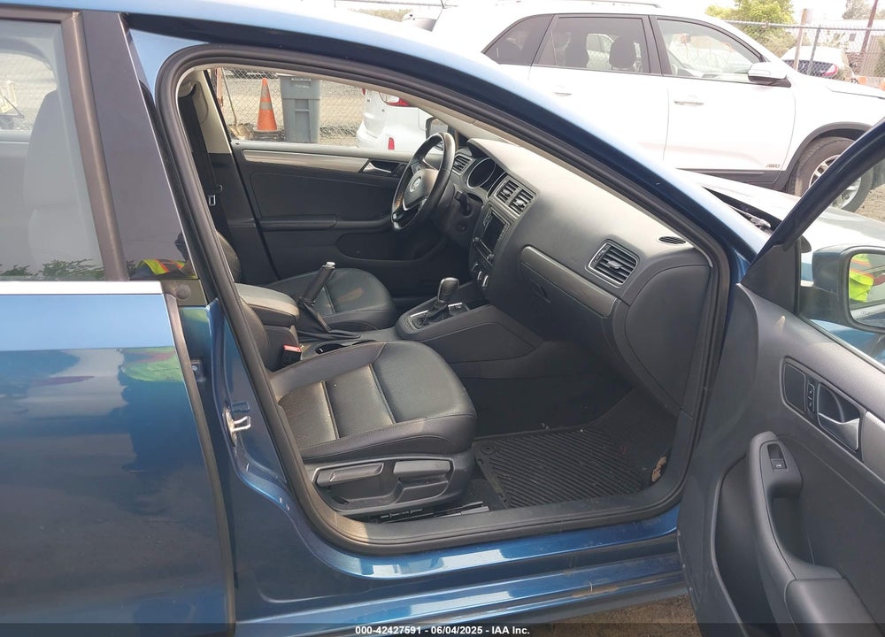 2017 VOLKSWAGEN JETTA VIN: 3VWDB7AJXHM387481
