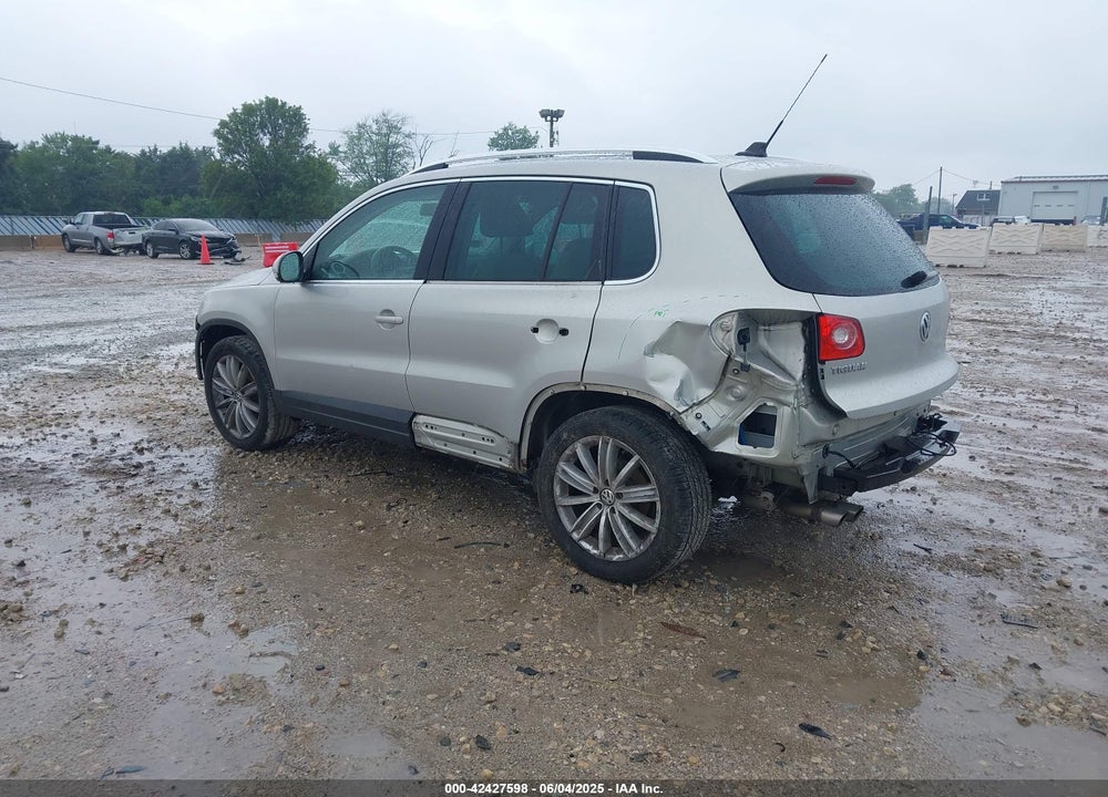2011 VOLKSWAGEN TIGUAN VIN: WVGBV7AX7BW503311
