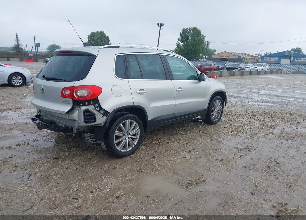 2011 VOLKSWAGEN TIGUAN VIN: WVGBV7AX7BW503311