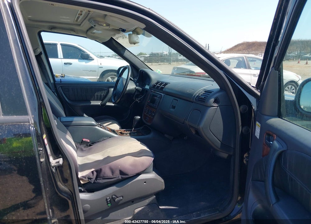 2000 MERCEDES-BENZ ML 320 VIN: 4JGAB54E5YA199856