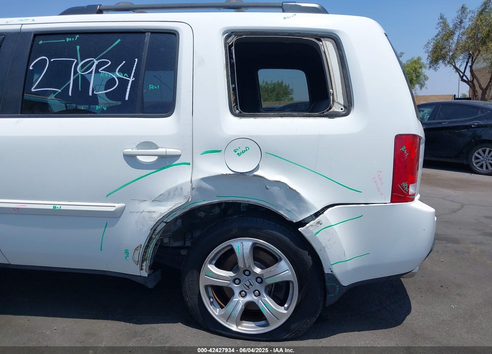 2015 HONDA PILOT VIN: 5FNYF3H59FB032975