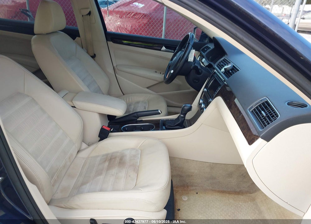 2015 VOLKSWAGEN PASSAT 2.0L TDI SEL PREMIUM VIN: 1VWCV7A39FC033227