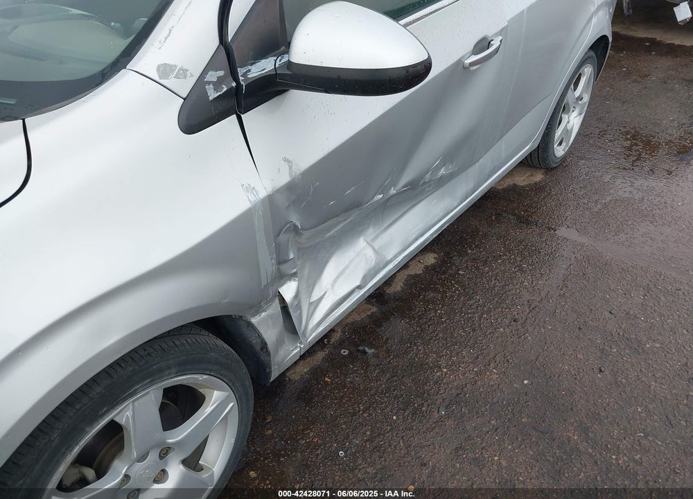 2015 CHEVROLET SONIC VIN: 1G1JE5SB2F4123973
