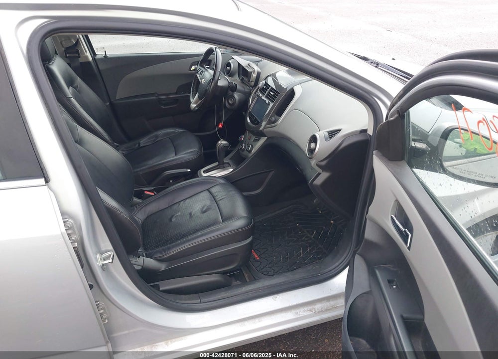 2015 CHEVROLET SONIC VIN: 1G1JE5SB2F4123973
