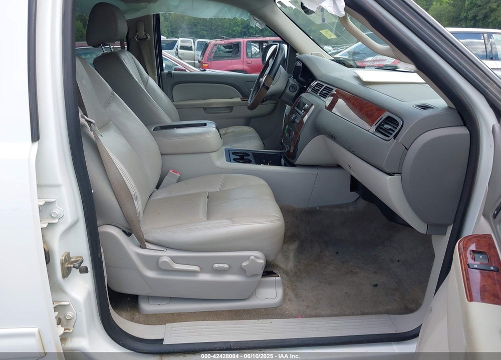 2014 CHEVROLET SUBURBAN 1500 VIN: 1GNSCJE07ER211222