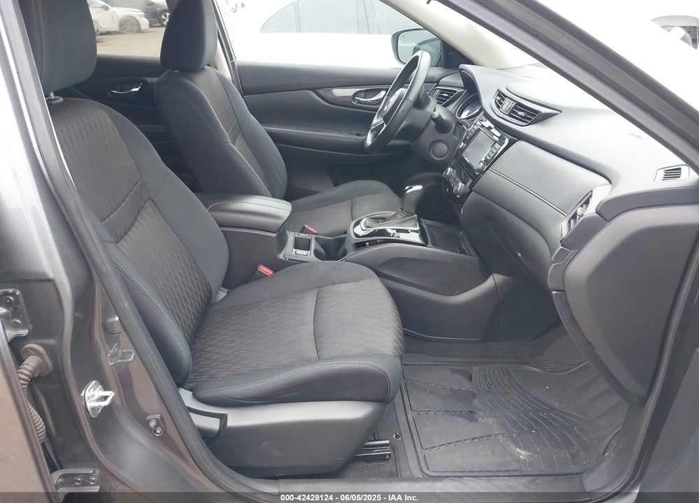 2017 NISSAN ROGUE VIN: 5N1AT2MT5HC884390