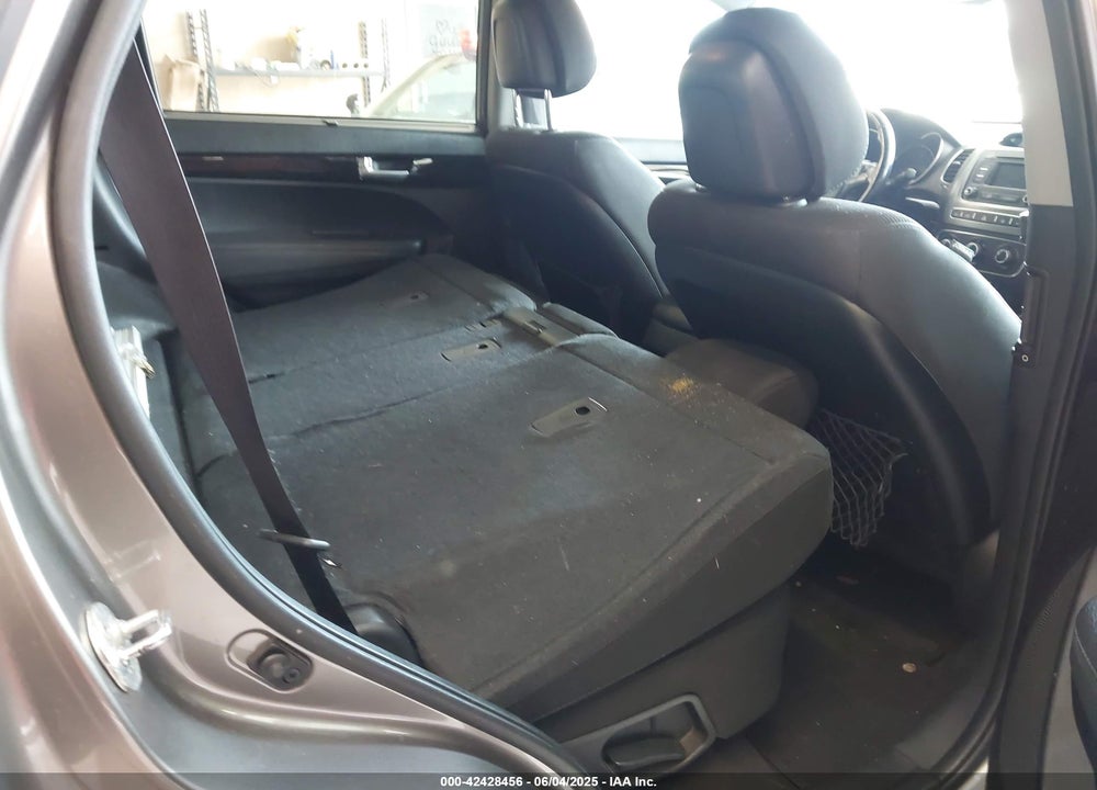 2014 KIA SORENTO VIN: 5XYKTCA65EG531894