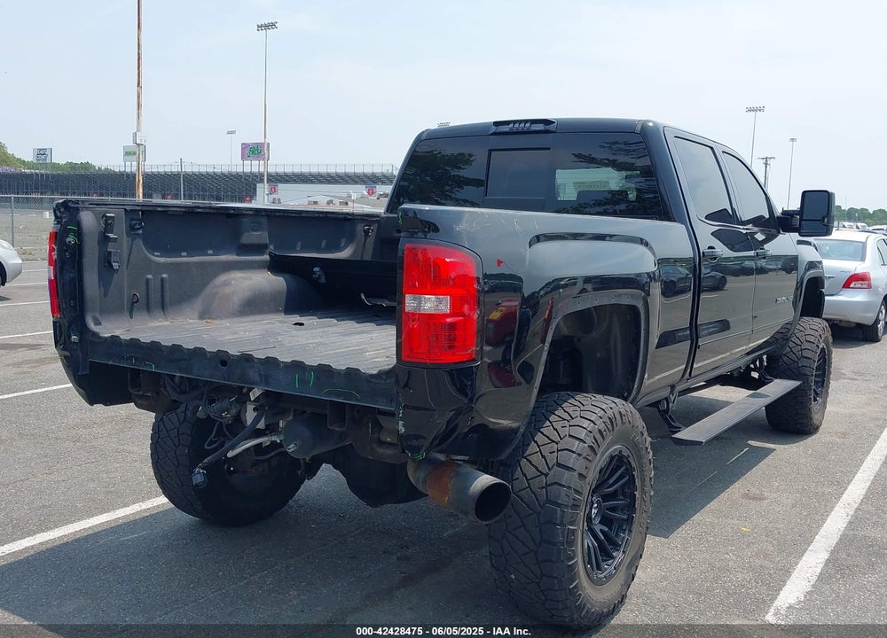2018 GMC SIERRA 3500HD DENALI VIN: 1GT42YEY9JF202360