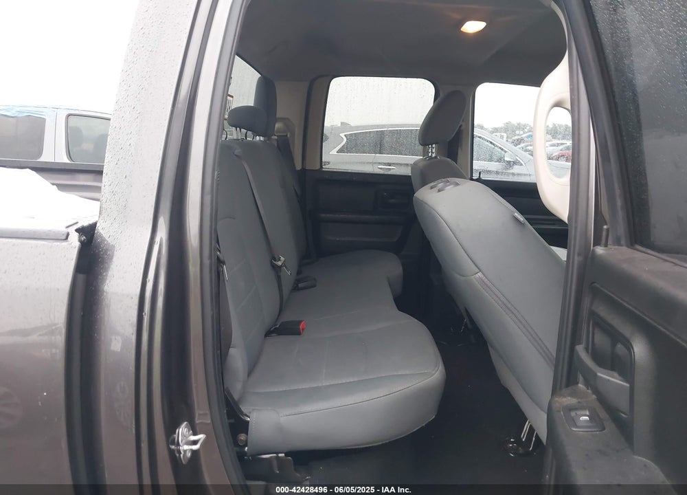 2019 RAM 1500 CLASSIC VIN: 1C6RR6FG7KS540500
