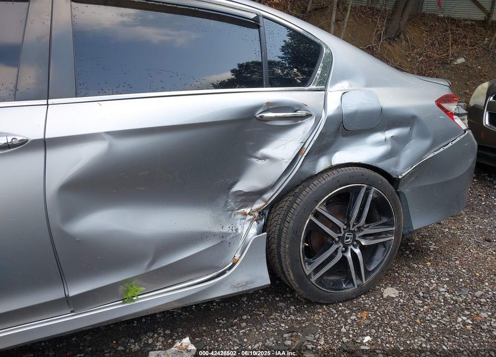 2017 HONDA ACCORD VIN: 1HGCR2F56HA219330