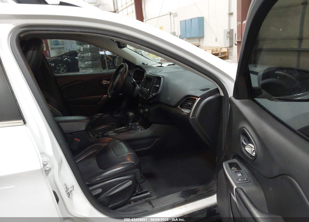 2019 JEEP CHEROKEE LATITUDE PLUS 4X4 VIN: 1C4PJMLX8KD484233