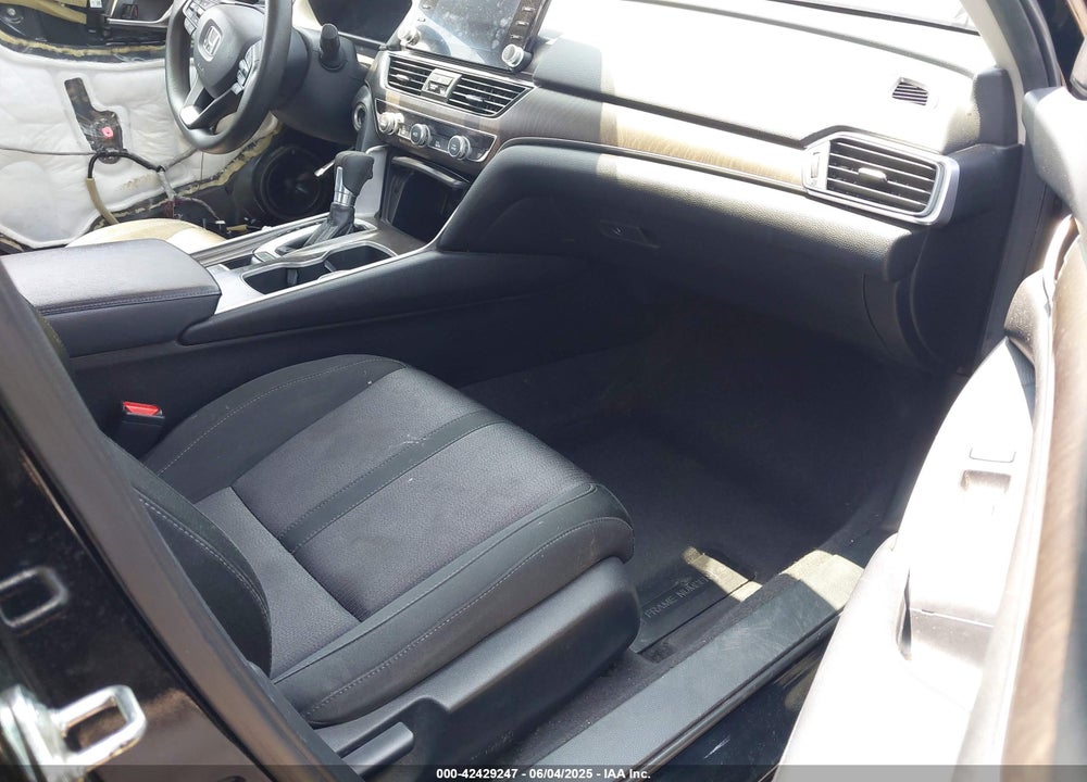 2018 HONDA ACCORD VIN: 1HGCV1F44JA000479