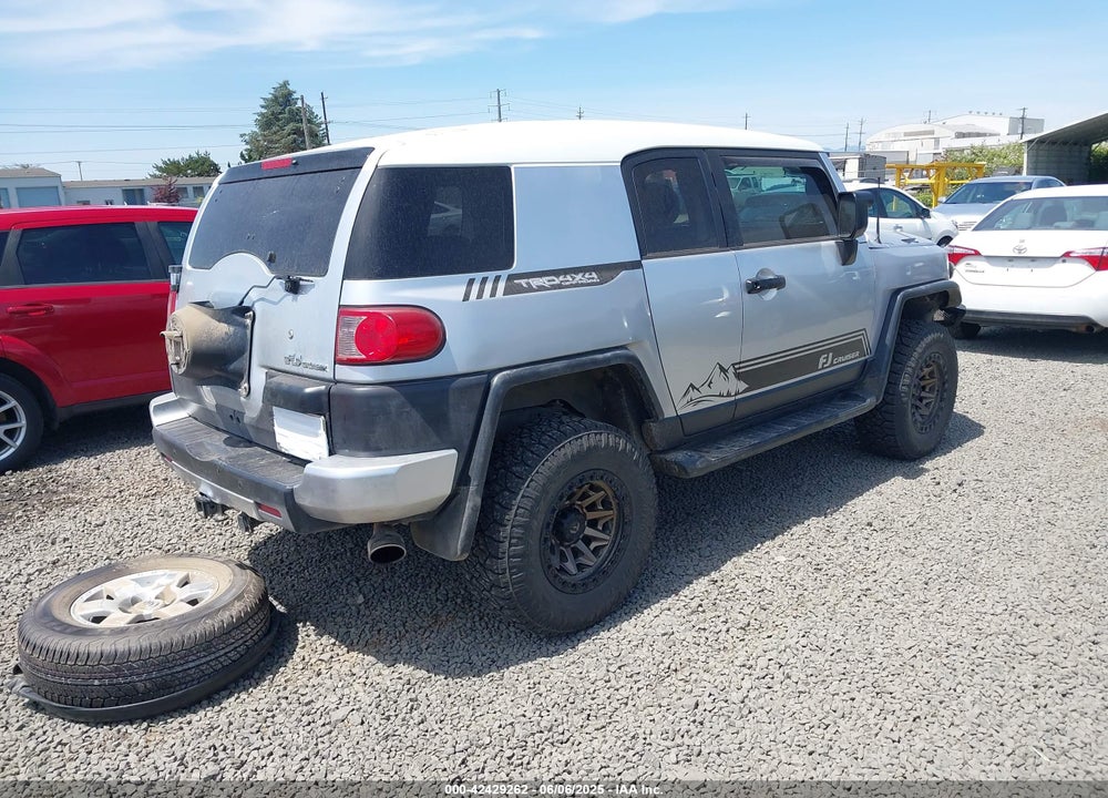 2007 TOYOTA FJ CRUISER VIN: JTEBU11F370004121