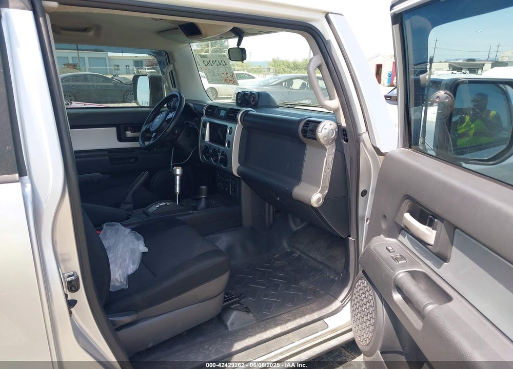 2007 TOYOTA FJ CRUISER VIN: JTEBU11F370004121