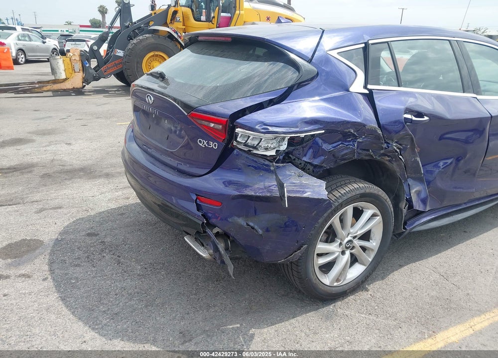 2018 INFINITI QX30 VIN: SJKCH5CP2JA056994