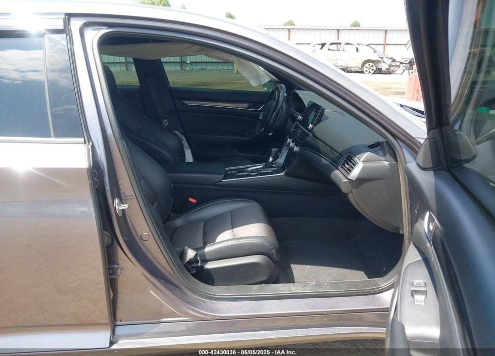 2018 HONDA ACCORD VIN: 1HGCV1F31JA228950