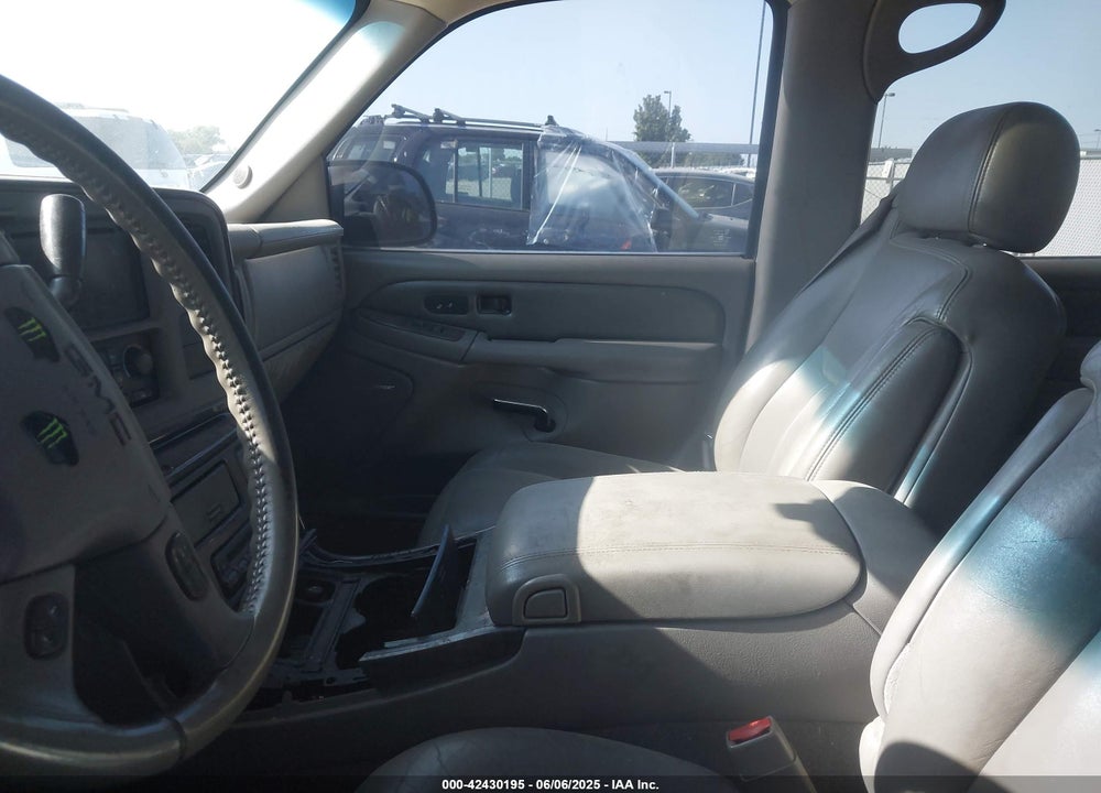 2005 GMC YUKON DENALI VIN: 1GKEK63U55J266766