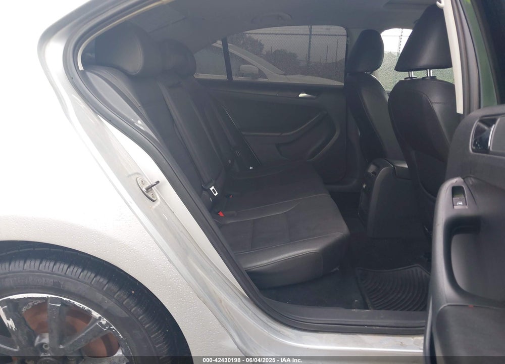 2011 VOLKSWAGEN JETTA 2.5L SE VIN: 3VWDZ7AJXBM034726