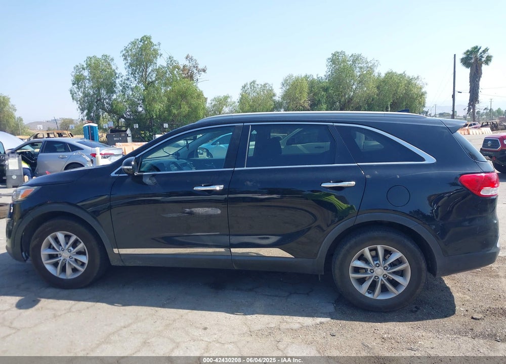 2016 KIA SORENTO VIN: 5XYPG4A34GG020427