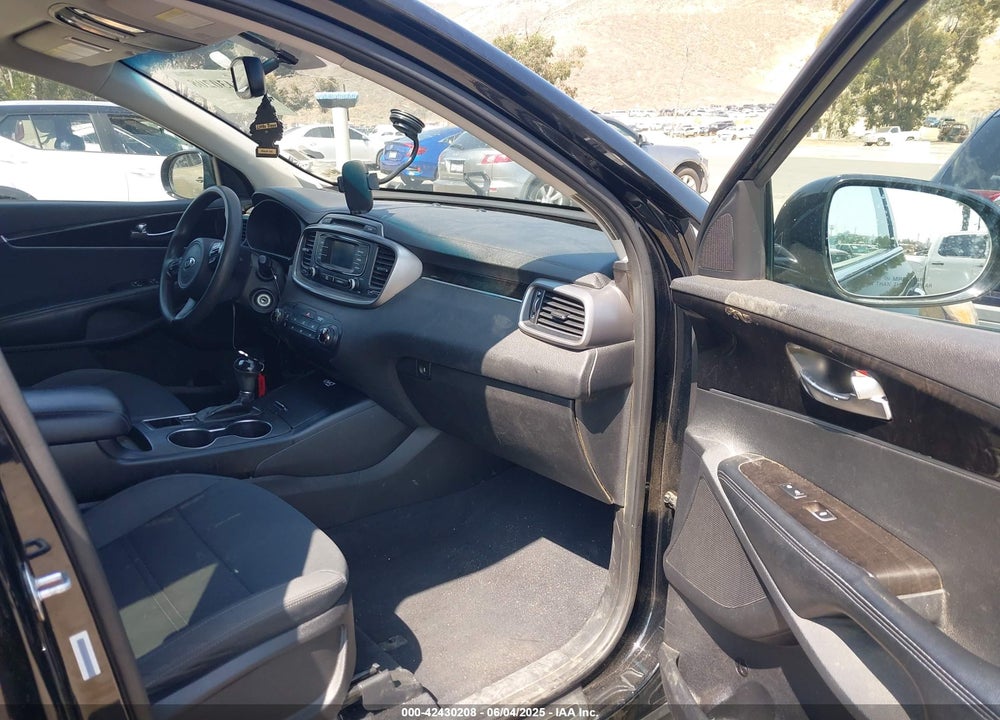 2016 KIA SORENTO VIN: 5XYPG4A34GG020427