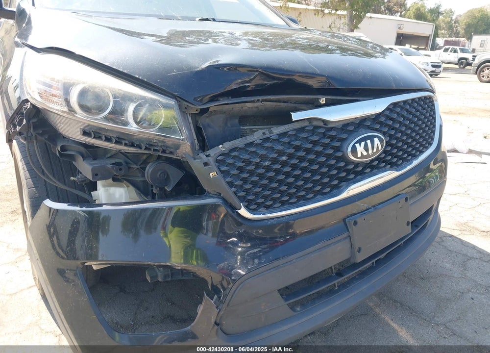 2016 KIA SORENTO VIN: 5XYPG4A34GG020427