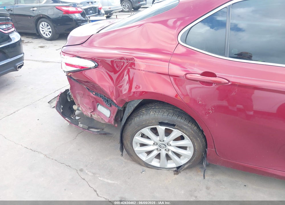 2018 TOYOTA CAMRY VIN: 4T1B11HK2JU584571