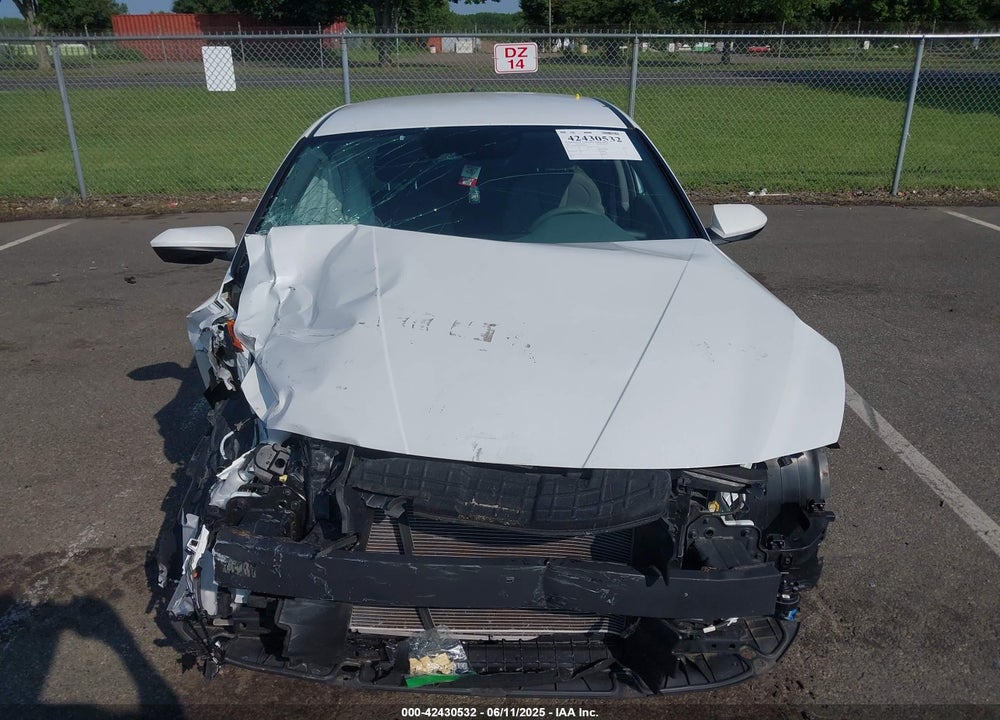 2022 HYUNDAI ELANTRA VIN: 5NPLM4AG5NH081026