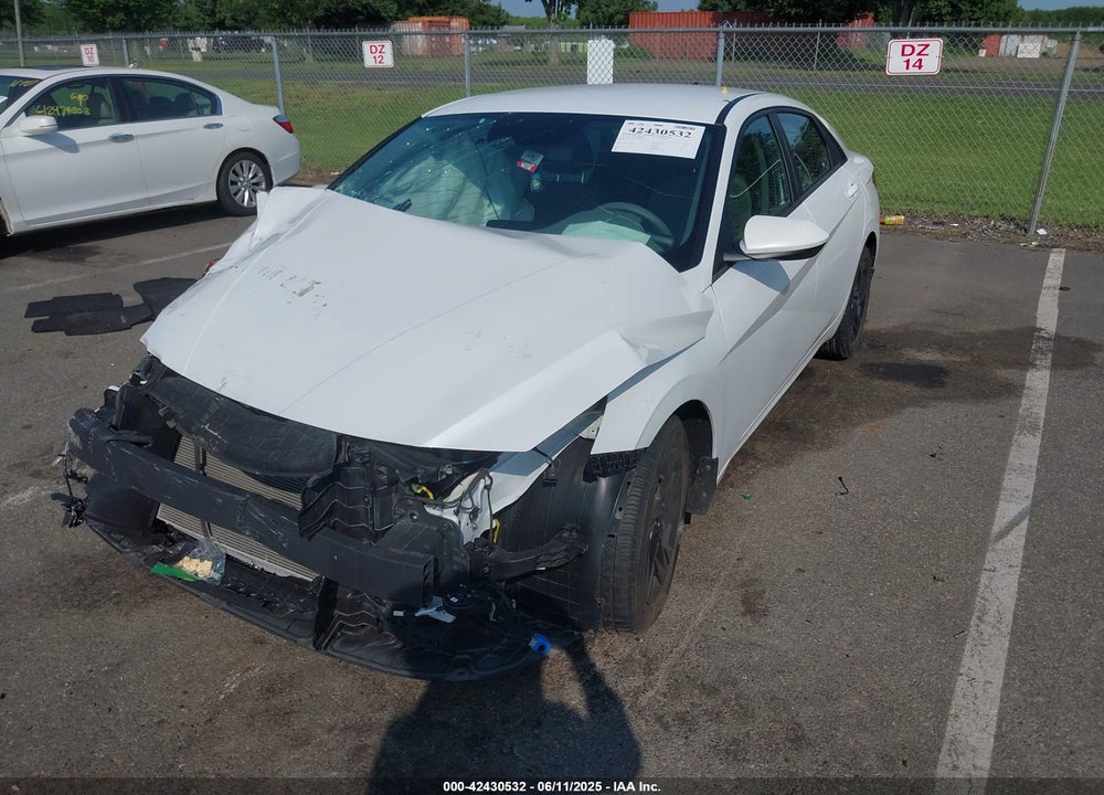 2022 HYUNDAI ELANTRA VIN: 5NPLM4AG5NH081026