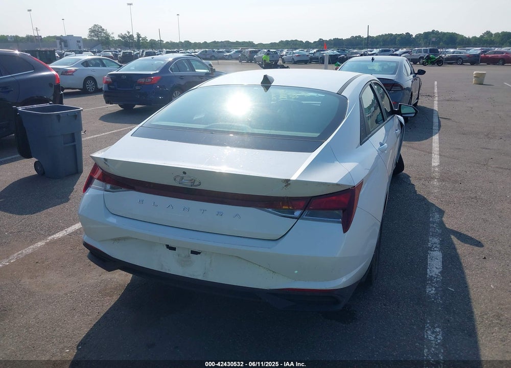 2022 HYUNDAI ELANTRA VIN: 5NPLM4AG5NH081026