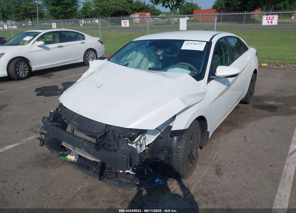 2022 HYUNDAI ELANTRA VIN: 5NPLM4AG5NH081026