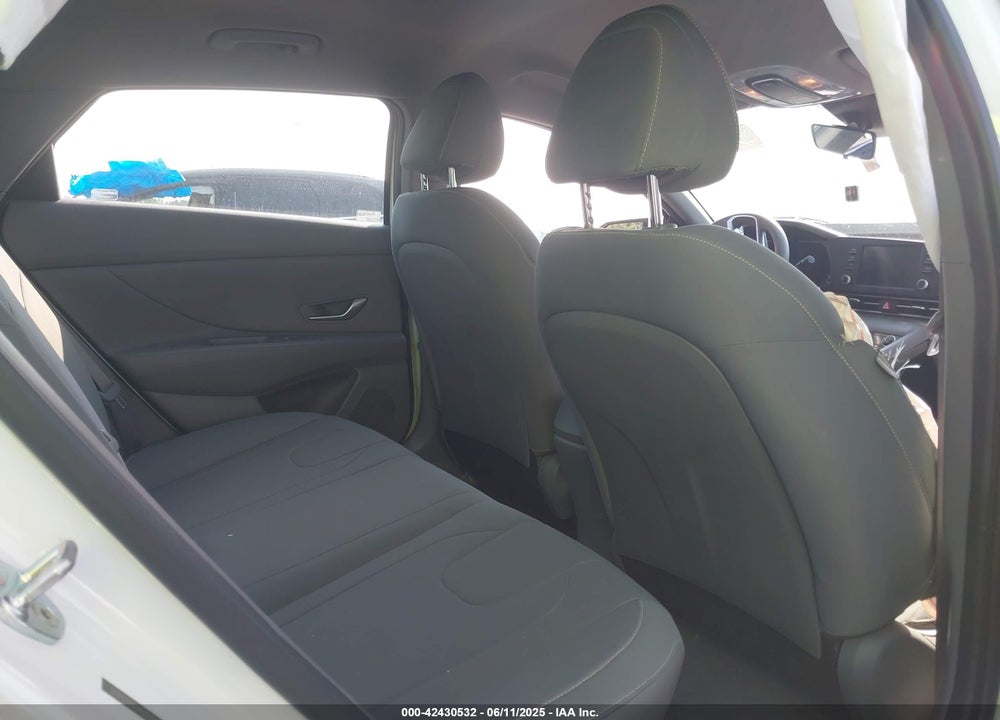 2022 HYUNDAI ELANTRA VIN: 5NPLM4AG5NH081026