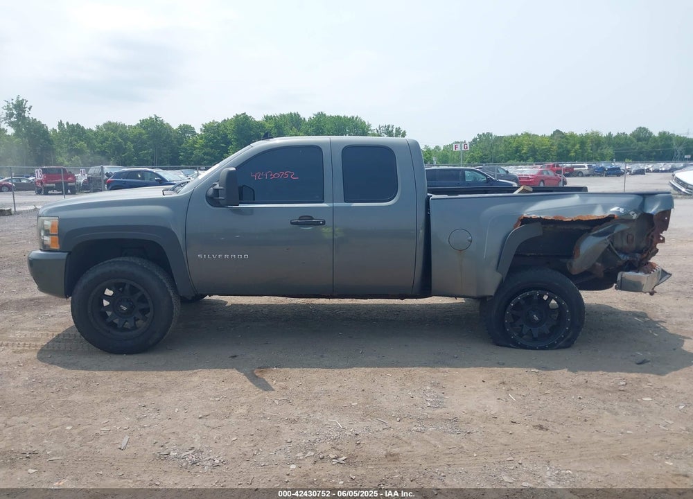 2011 CHEVROLET SILVERADO 1500 LT VIN: 1GCRKSE35BZ105695