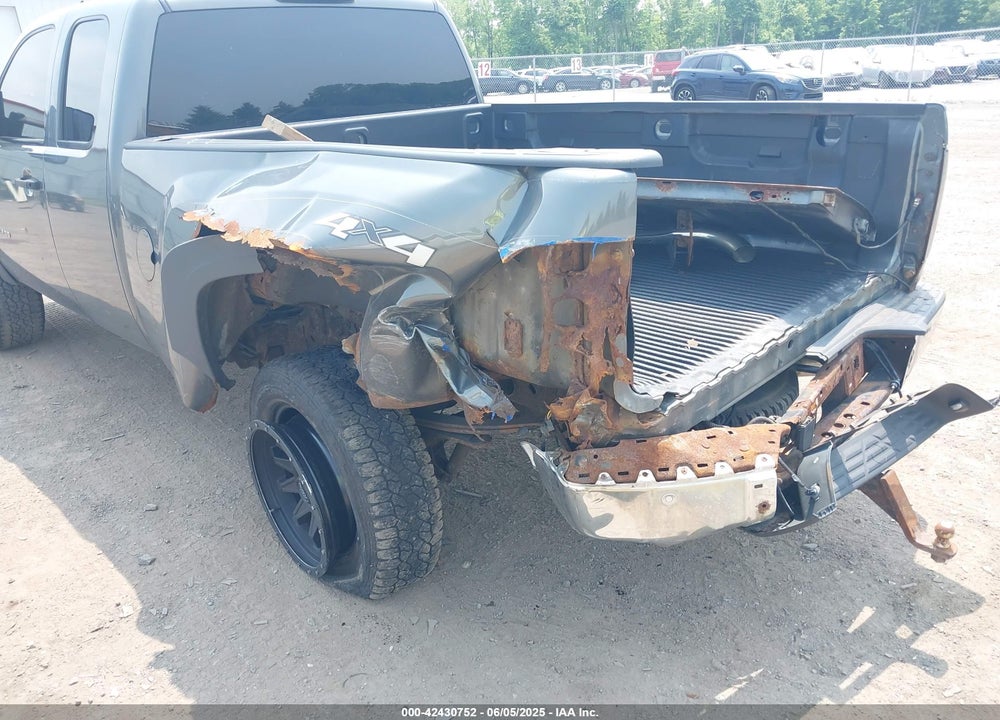 2011 CHEVROLET SILVERADO 1500 LT VIN: 1GCRKSE35BZ105695