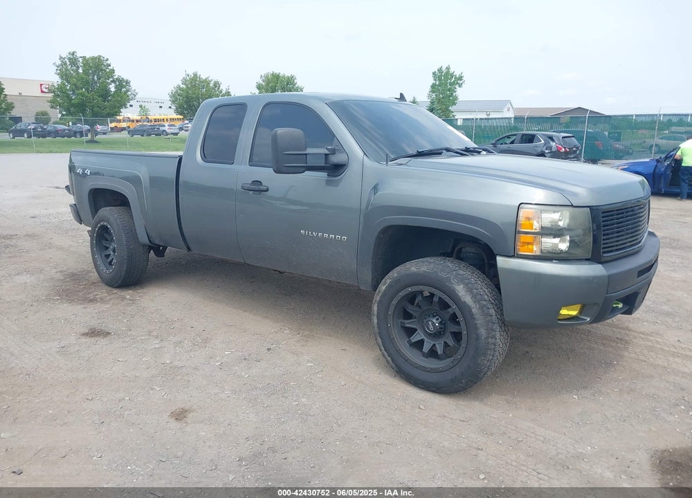 2011 CHEVROLET SILVERADO 1500 LT VIN: 1GCRKSE35BZ105695