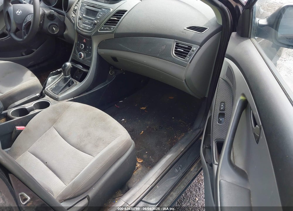 2016 HYUNDAI ELANTRA VIN: 5NPDH4AE9GH719899