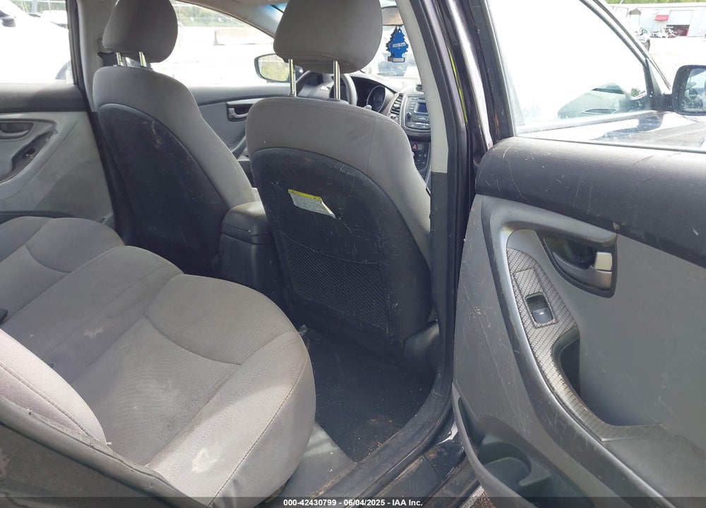2016 HYUNDAI ELANTRA VIN: 5NPDH4AE9GH719899