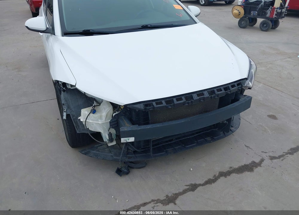 2017 HYUNDAI ELANTRA VIN: 5NPD74LF3HH104887