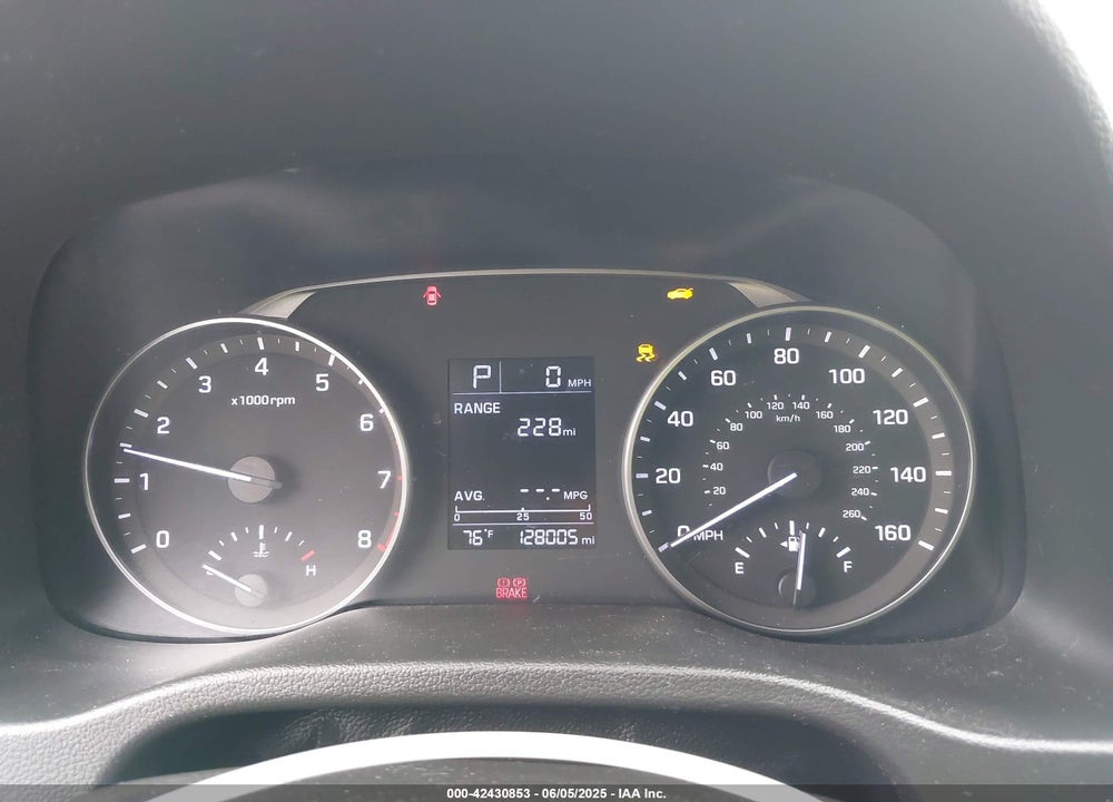 2017 HYUNDAI ELANTRA VIN: 5NPD74LF3HH104887