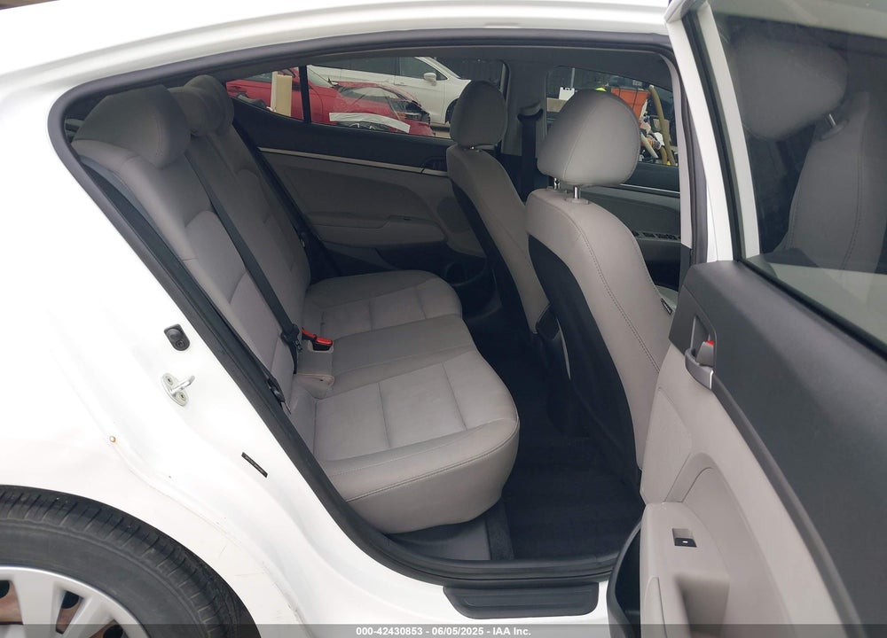2017 HYUNDAI ELANTRA VIN: 5NPD74LF3HH104887