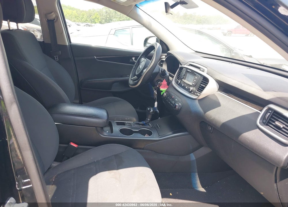 2016 KIA SORENTO VIN: 5XYPG4A55GG137614