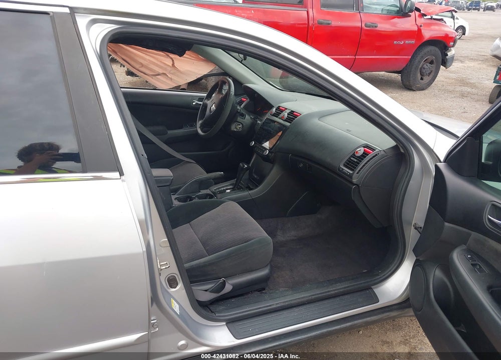 2005 HONDA ACCORD 2.4 LX VIN: 1HGCM56445L002995