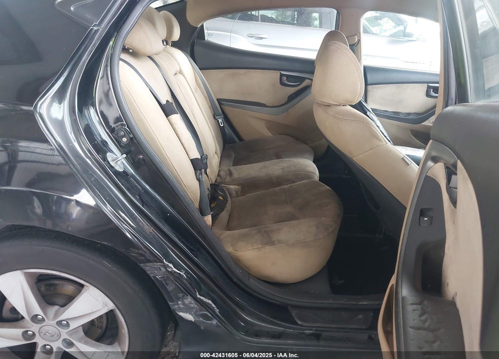 2011 HYUNDAI ELANTRA VIN: 5NPDH4AE1BH036412