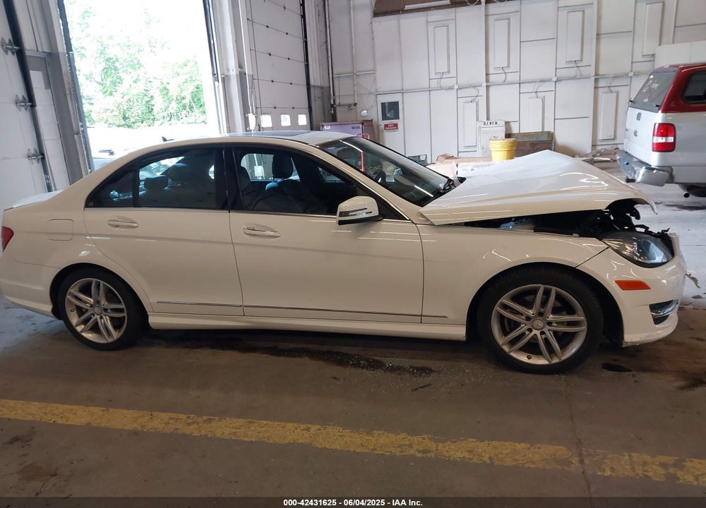 2014 MERCEDES-BENZ C CLASS VIN: WDDGF4HB9ER303135