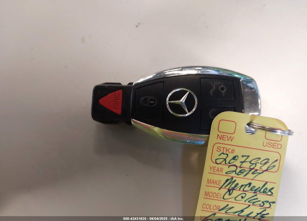 2014 MERCEDES-BENZ C CLASS VIN: WDDGF4HB9ER303135