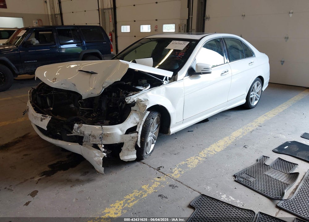 2014 MERCEDES-BENZ C CLASS VIN: WDDGF4HB9ER303135