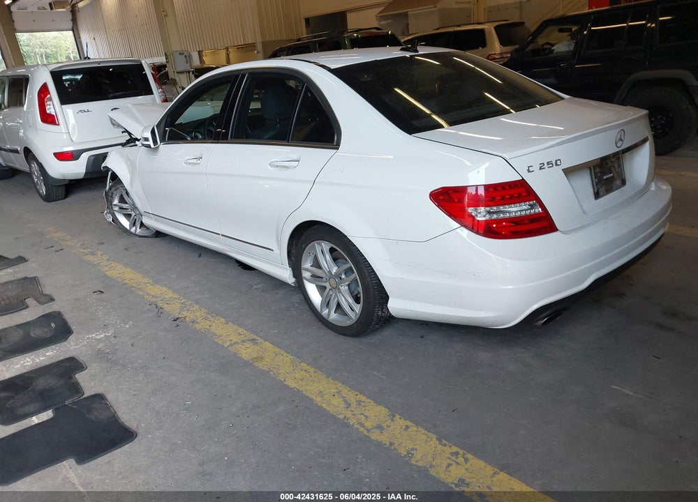 2014 MERCEDES-BENZ C CLASS VIN: WDDGF4HB9ER303135