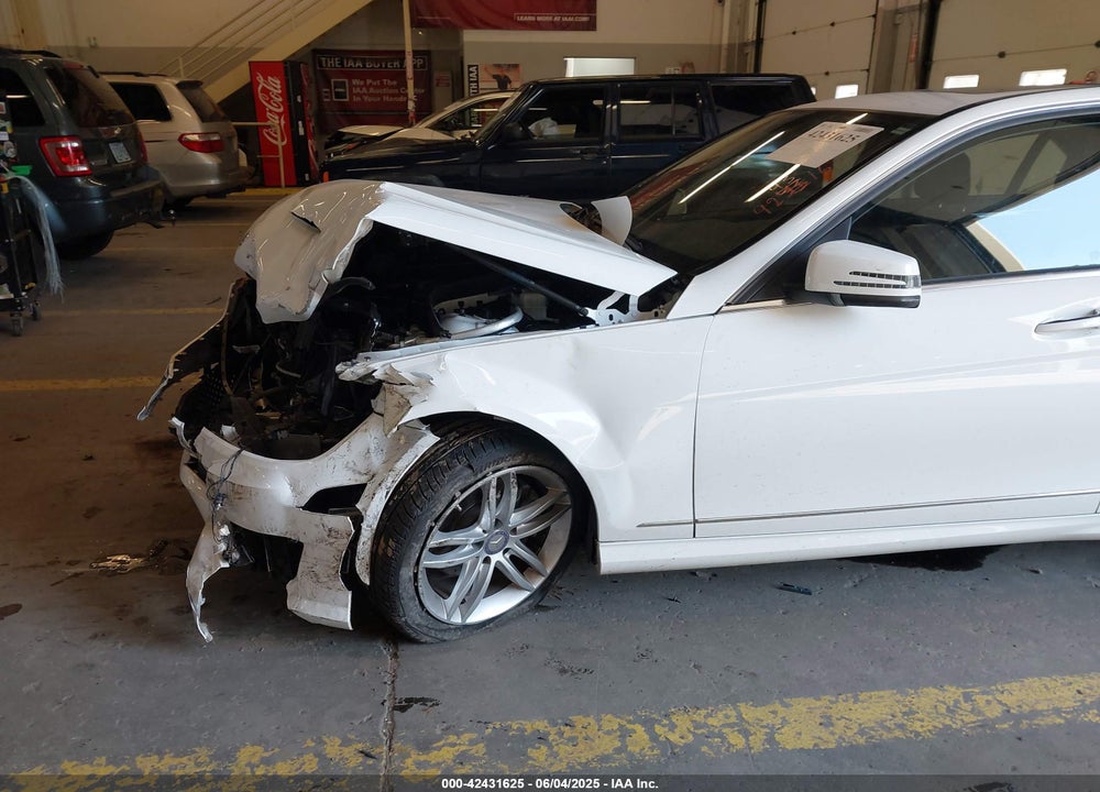 2014 MERCEDES-BENZ C CLASS VIN: WDDGF4HB9ER303135