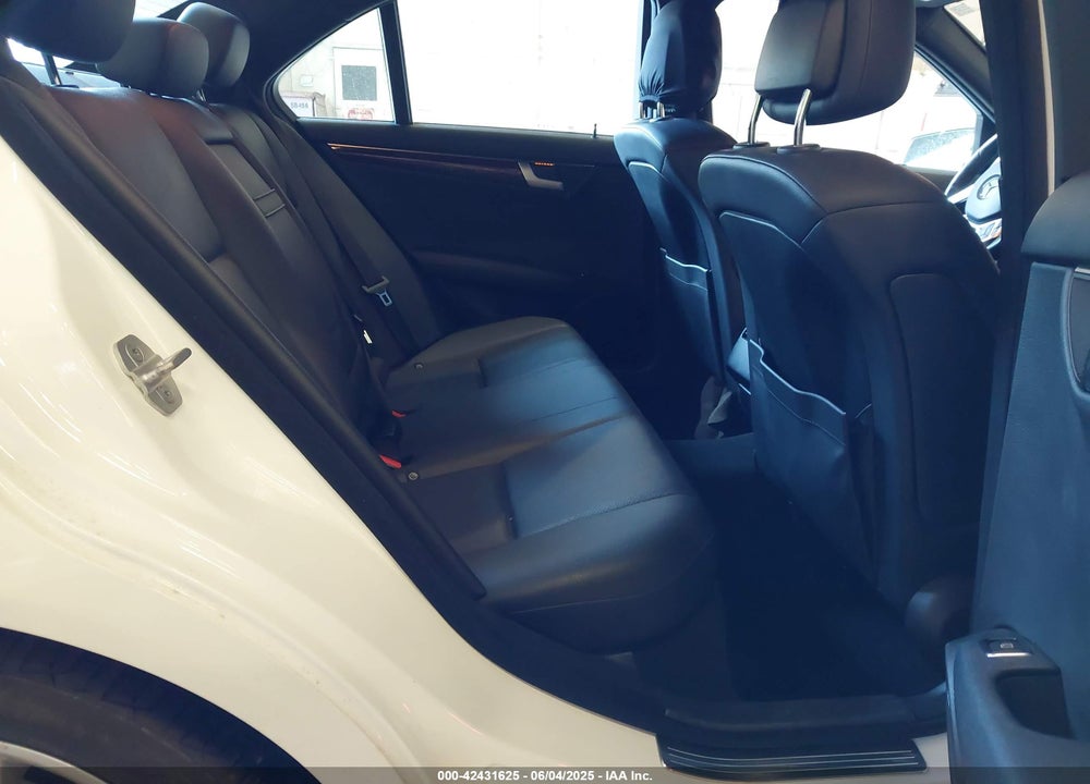 2014 MERCEDES-BENZ C CLASS VIN: WDDGF4HB9ER303135